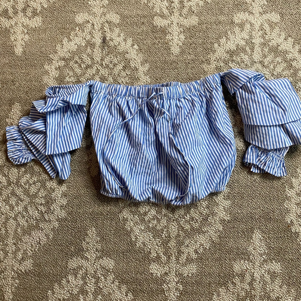 A&E short sleeve blouse